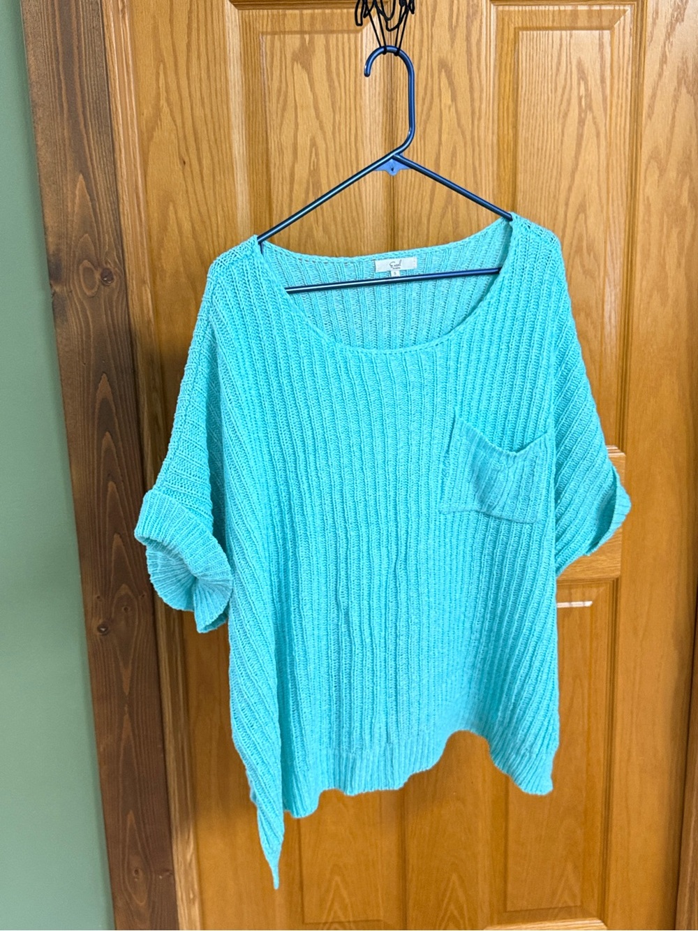 Women’s Scoop-Neck Ribbed Pocket Sweater in Aqua NWOT